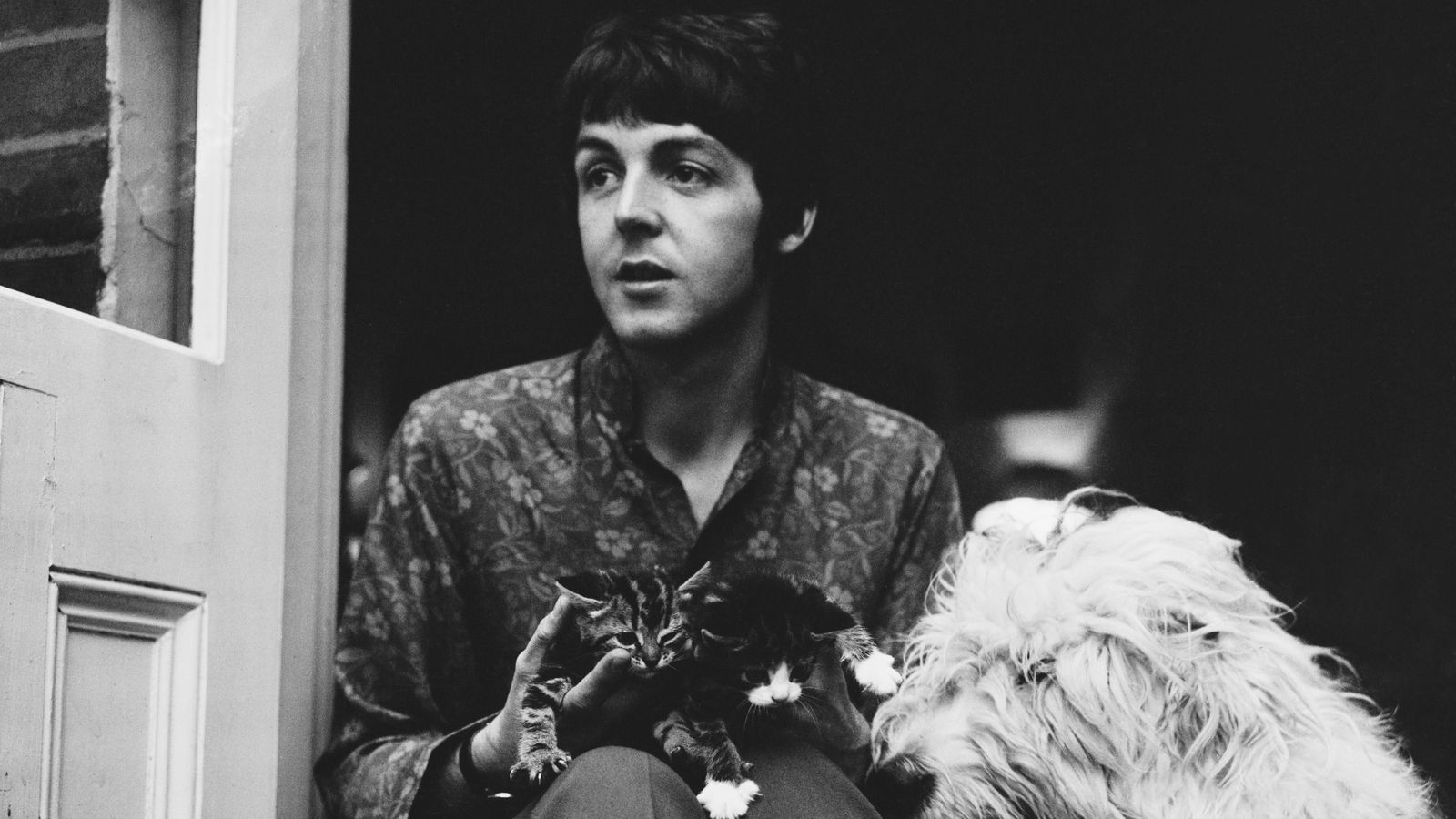 The Beatles Behind the Scenes: 19 Photos of Paul McCartney, John Lennon, George Harrison, and Ringo Starr at Home
